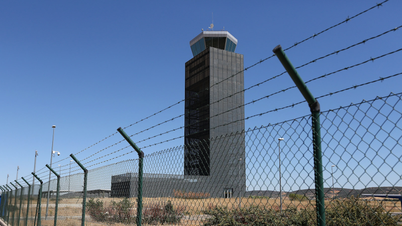 Illustration for article titled Las imágenes más desoladoras de aeropuertos abandonados